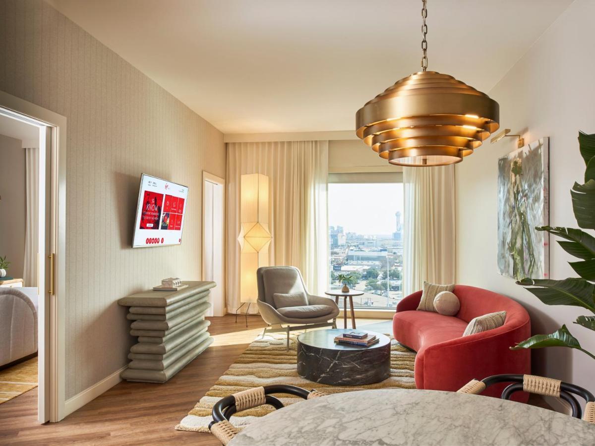 Deluxe King Suite,1319680660:JPEG